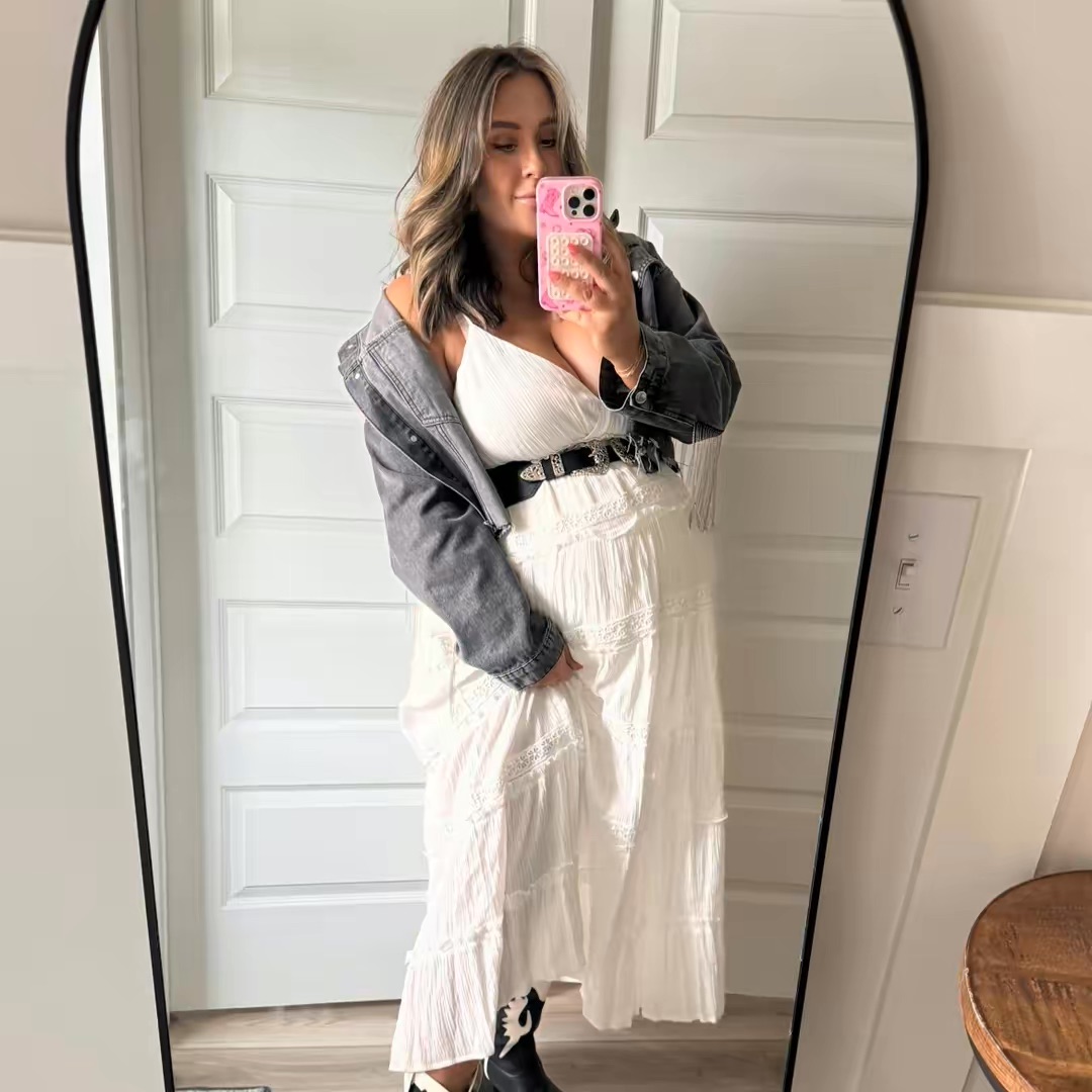 Portrait of creator brookeradio