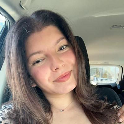 Portrait of creator jenaemelizabeth