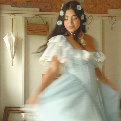 Portrait of creator daisymaisymora