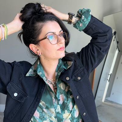 Portrait of creator that.alt.mom