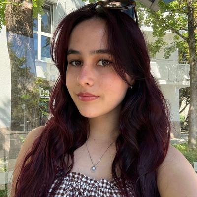 Portrait of creator jennajebbity