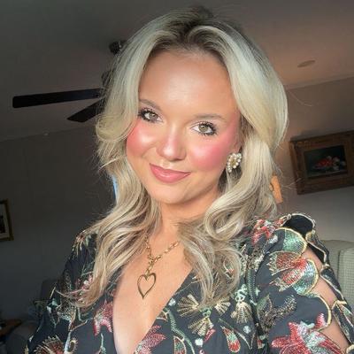 Portrait of creator mary.hannahh