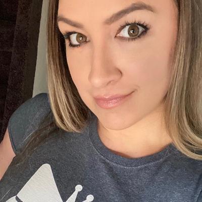 Portrait of creator linzatic