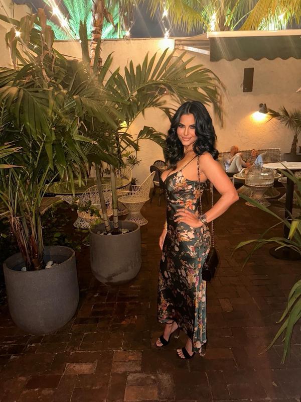 Post by vanesellsmiami