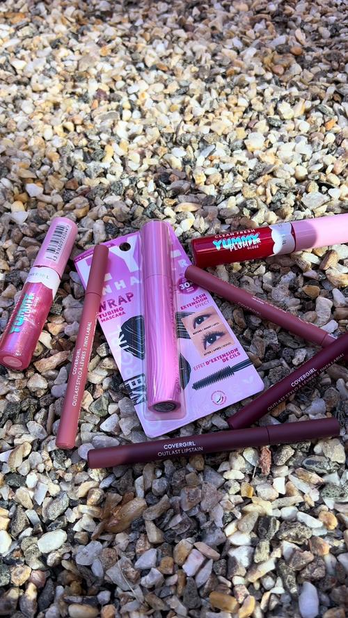 Post by drowninginmakeup_