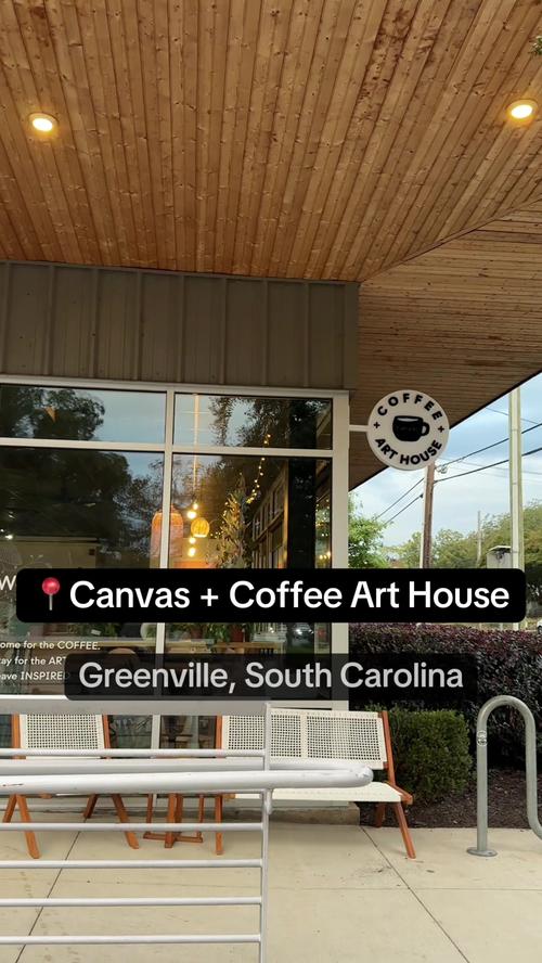 Post by blackvelvetchic.tok