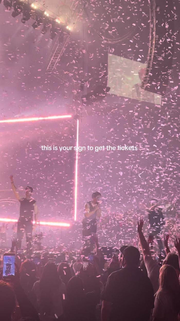 Post by hello.hayleyy